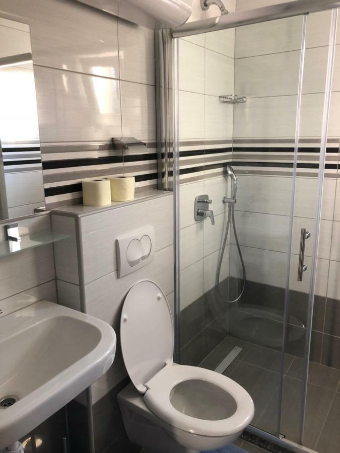 Apartmans And Rooms "Slavica" Novalja Exterior photo