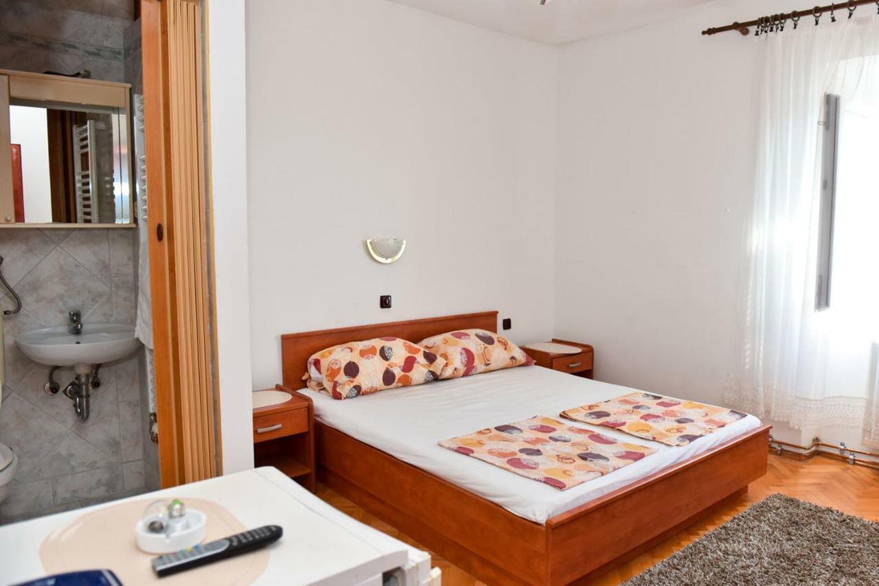 Apartmans And Rooms "Slavica" Novalja Exterior photo