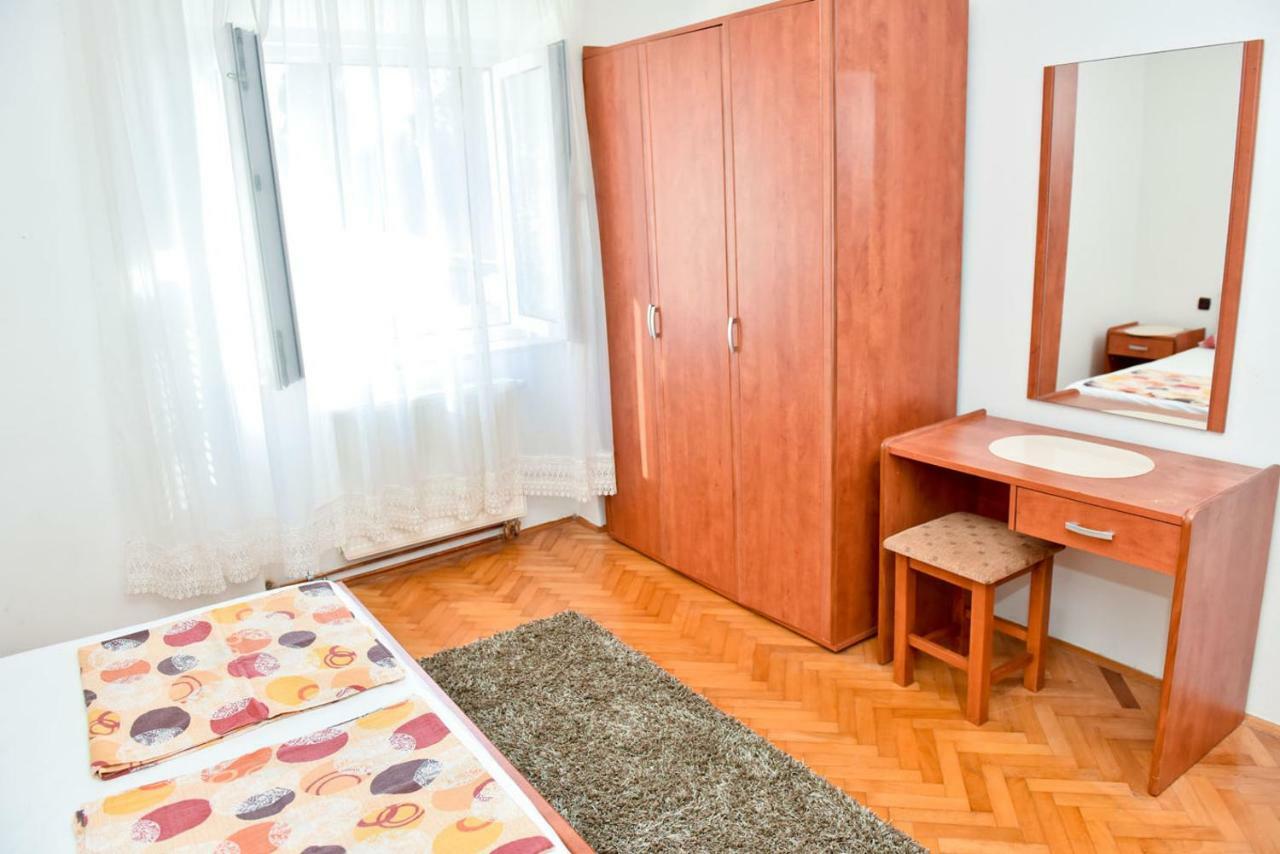 Apartmans And Rooms "Slavica" Novalja Exterior photo